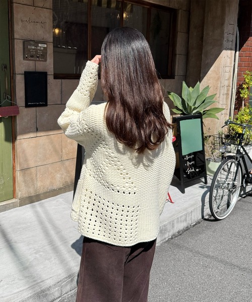 LE MORE(リモア)の「パターンデザインルーズニットカーディガン(カーディガン/ボレロ・レディース・アイボリー・FREE)」の11枚目の写真