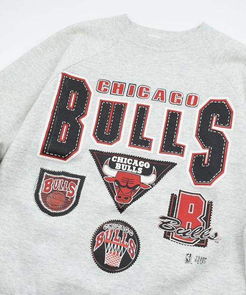 NBA/NFL/NHL/MLB(エヌビーエーエヌエフエルエヌエイチエルエムエルビー)の「【USED】90’s Fruit of the Loom “NBA CHICAGO BULLS” スウェット USA製(スウェット・メンズ・グレー・LARGE)」の2枚目の写真