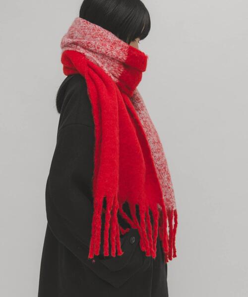 KBF（ケイビーエフ）の「ビッグフリンジバイカラーストール（マフラー・レディース・レッド系その他/ブラック系その他/イエロー系その他・ONE）」の3枚目の写真