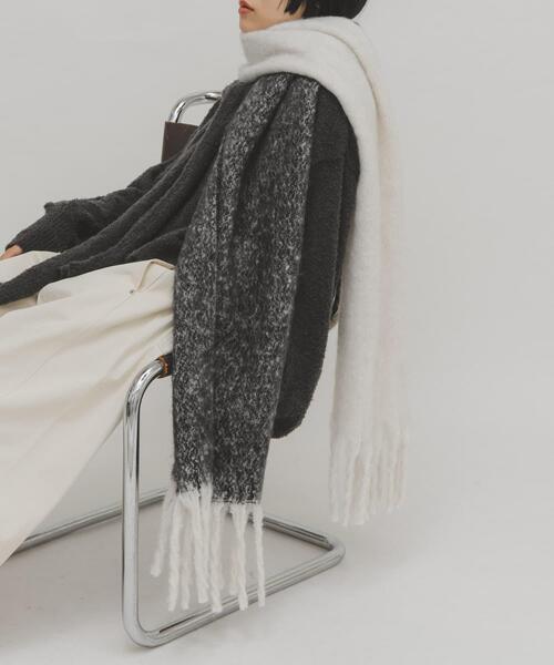 KBF（ケイビーエフ）の「ビッグフリンジバイカラーストール（マフラー・レディース・レッド系その他/ブラック系その他/イエロー系その他・ONE）」の14枚目の写真