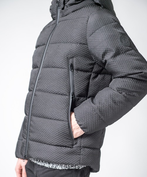 Buffalo Bobs(バッファローボブズ)の「ZERMATT-BUBBLES(ツェルマット-バブルス)ふくれ織ジャガード エコダウン パデットジャケット(ダウンジャケット/コート・メンズ・ブラック/ホワイト・1-2/2-3/3-4)」の16枚目の写真