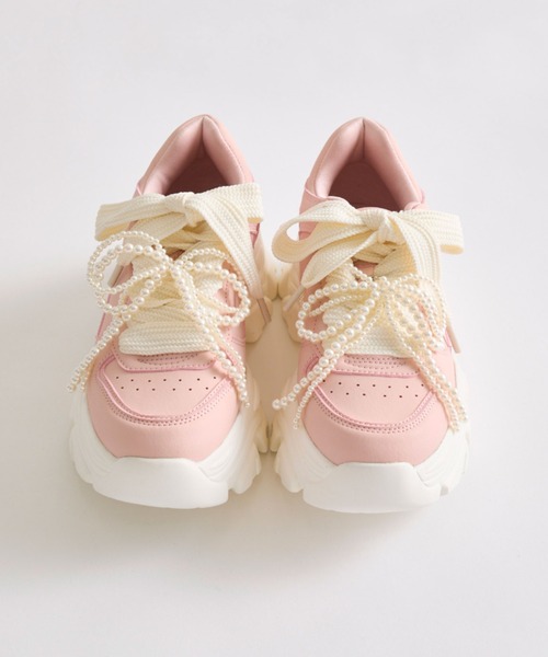 OLIVE des OLIVE(オリーブデオリーブ)の「パールリボンチャーム付きスニーカー(スニーカー・レディース・オフホワイト/ピンク/ブラック・SMALL/MEDIUM/LARGE)」の5枚目の写真