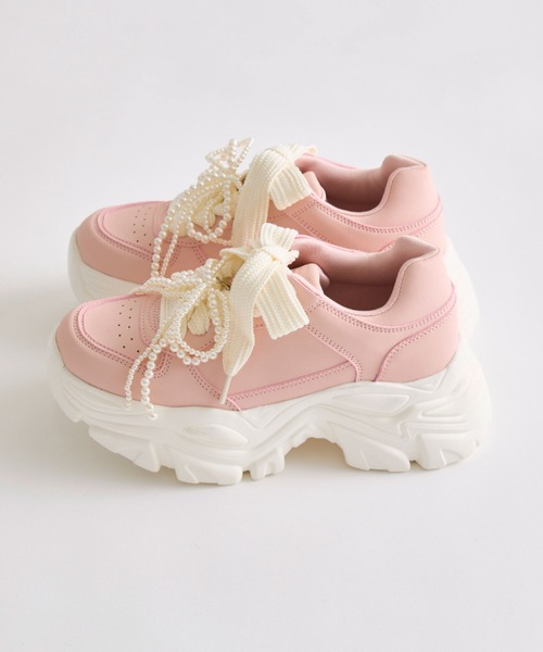 OLIVE des OLIVE(オリーブデオリーブ)の「パールリボンチャーム付きスニーカー(スニーカー・レディース・オフホワイト/ピンク/ブラック・SMALL/MEDIUM/LARGE)」の6枚目の写真
