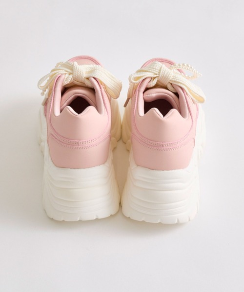 OLIVE des OLIVE(オリーブデオリーブ)の「パールリボンチャーム付きスニーカー(スニーカー・レディース・オフホワイト/ピンク/ブラック・SMALL/MEDIUM/LARGE)」の7枚目の写真