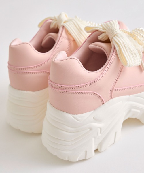 OLIVE des OLIVE(オリーブデオリーブ)の「パールリボンチャーム付きスニーカー(スニーカー・レディース・オフホワイト/ピンク/ブラック・SMALL/MEDIUM/LARGE)」の8枚目の写真
