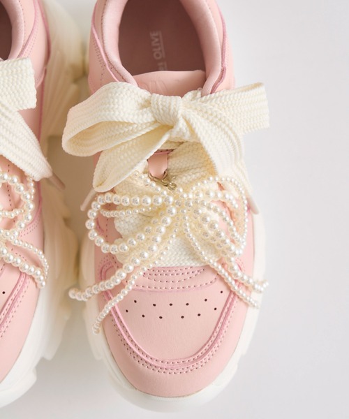OLIVE des OLIVE(オリーブデオリーブ)の「パールリボンチャーム付きスニーカー(スニーカー・レディース・オフホワイト/ピンク/ブラック・SMALL/MEDIUM/LARGE)」の10枚目の写真
