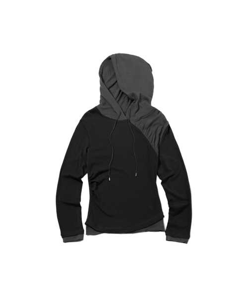 PLACE STUDIO(プレイススタジオ)の「切り替え斜めツートン配色刺繍ロゴフードラグランロングスリーブレスTシャツ_2COLOR(パーカー・レディース・ブラック/ブラウン・FREE)」の2枚目の写真