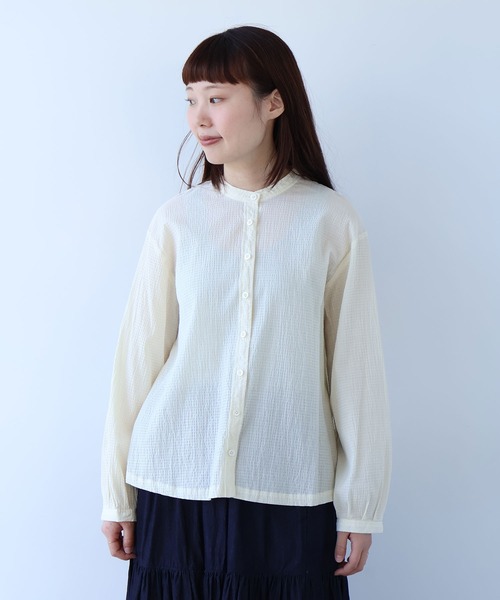 bulle de savon(ビュルデサボン)の「シャーリング バンドカラーシャツ(シャツ/ブラウス・レディース・ホワイト/イエロー/ブルー・FREE)」の3枚目の写真