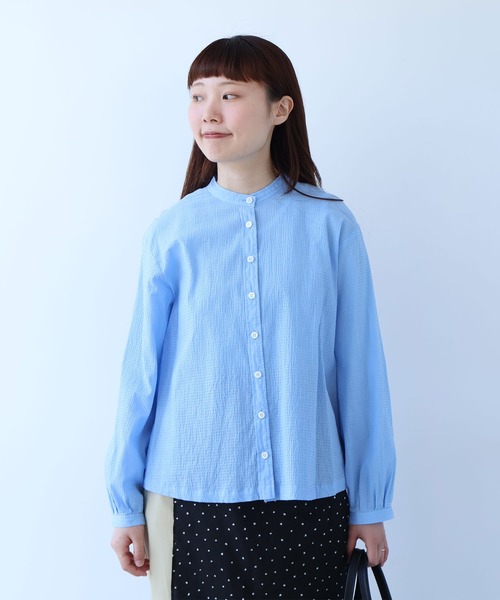 bulle de savon(ビュルデサボン)の「シャーリング バンドカラーシャツ(シャツ/ブラウス・レディース・ホワイト/イエロー/ブルー・FREE)」の2枚目の写真