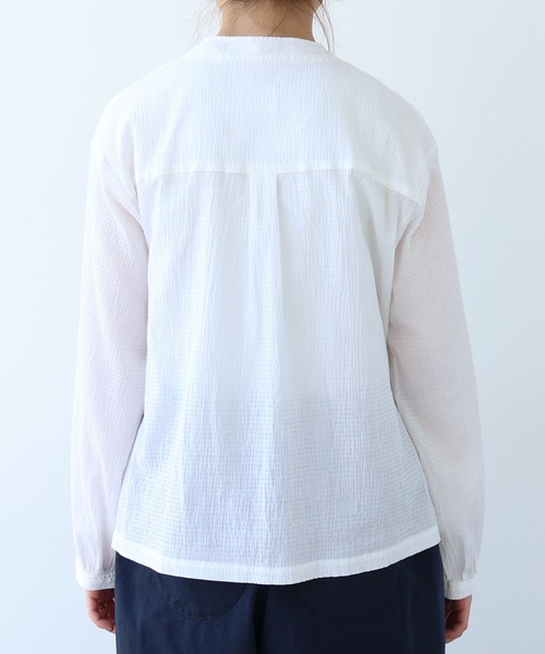 bulle de savon(ビュルデサボン)の「シャーリング バンドカラーシャツ(シャツ/ブラウス・レディース・ホワイト・FREE)」の19枚目の写真