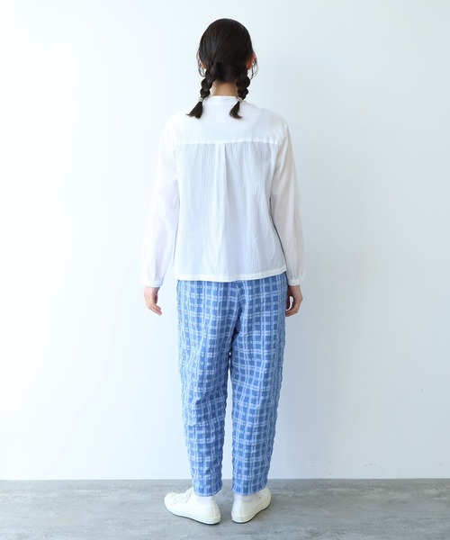 bulle de savon(ビュルデサボン)の「シャーリング バンドカラーシャツ(シャツ/ブラウス・レディース・ホワイト・FREE)」の9枚目の写真