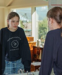 VLETI（ブレッティ）の「Main Logo Needlework Raglan Sweatshirt (Navy)（スウェット）」