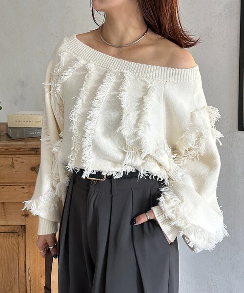 Thevon（ゼボン）の「ウェーブフリンジショートニット（ニット/セーター・レディース・アイボリー/ブラウン/サックスブルー/ブラック・FREE）」の13枚目の写真