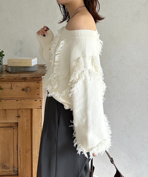 Thevon（ゼボン）の「ウェーブフリンジショートニット（ニット/セーター・レディース・アイボリー/ブラウン/サックスブルー/ブラック・FREE）」の14枚目の写真