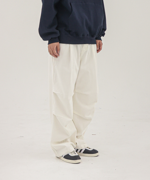 THESTORI(ザ・ストリ)の「ピンタックパラシュートパンツ(ホワイト)(デニムパンツ・メンズ・その他・1(M)/2(L)/3(XL))」の2枚目の写真