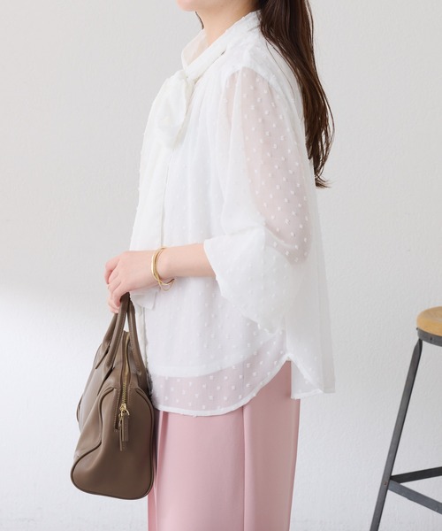 COLLAGE GALLARDAGALANTE（コラージュガリャルダガランテ）の「楊柳ドットジャガードボウタイブラウス（シャツ/ブラウス・レディース・ブルー/オフホワイト・FREE）」の4枚目の写真