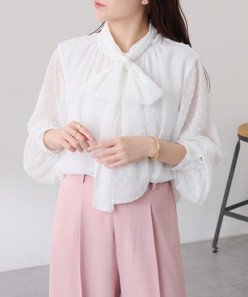 COLLAGE GALLARDAGALANTE（コラージュガリャルダガランテ）の「楊柳ドットジャガードボウタイブラウス（シャツ/ブラウス・レディース・ブルー/オフホワイト・FREE）」の10枚目の写真