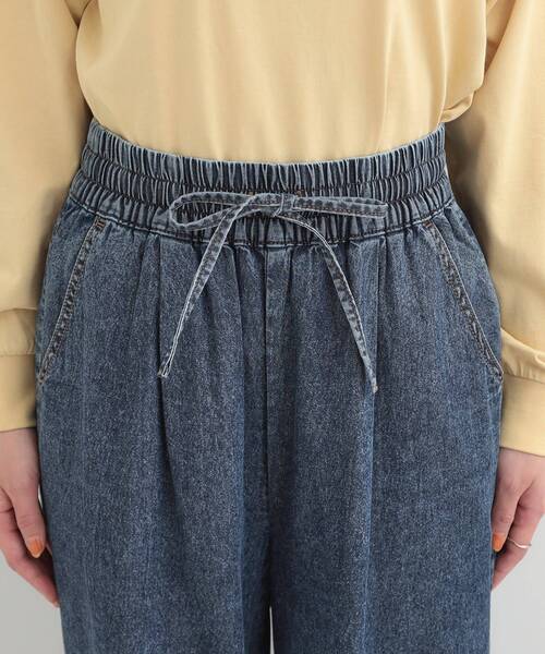 SHOO・LA・RUE(シューラルー)の「【ライトオンスデニム/着丈選べる】らくらくデニムイージーワイドパンツ(デニムパンツ・レディース・ライトブルー/ブラック/ブルー系その他/ライトグレー・01/04/03/02/42/40/38/36)」の5枚目の写真