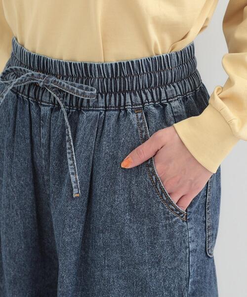 SHOO・LA・RUE(シューラルー)の「【ライトオンスデニム/着丈選べる】らくらくデニムイージーワイドパンツ(デニムパンツ・レディース・ライトブルー/ブラック/ブルー系その他/ライトグレー・01/04/03/02/42/40/38/36)」の6枚目の写真