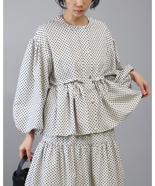 Doumoi(ドゥモエ)の「ドット柄 デザイン ジャケット(ノーカラージャケット・レディース・ホワイト系その他/ブラック系その他・FREE)」の8枚目の写真