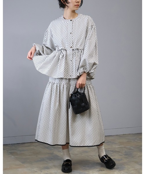 Doumoi(ドゥモエ)の「ドット柄 デザイン ジャケット(ノーカラージャケット・レディース・ホワイト系その他/ブラック系その他・FREE)」の4枚目の写真