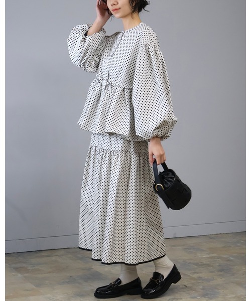 Doumoi(ドゥモエ)の「ドット柄 デザイン ジャケット(ノーカラージャケット・レディース・ホワイト系その他/ブラック系その他・FREE)」の5枚目の写真