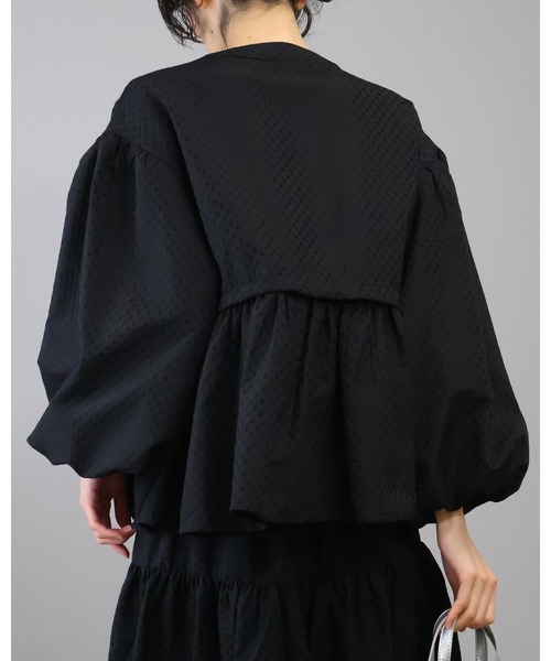 Doumoi(ドゥモエ)の「ドット柄 デザイン ジャケット(ノーカラージャケット・レディース・ホワイト系その他/ブラック系その他・FREE)」の9枚目の写真