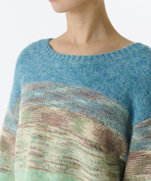 MUSINSA STANDARD WOMAN（ムシンサスタンダードウーマン）の「ウィメンズグラデーションルーズクロップニット[ブルー]（ニット/セーター・レディース・その他・LARGE/SMALL/MEDIUM/X-SMALL）」の3枚目の写真