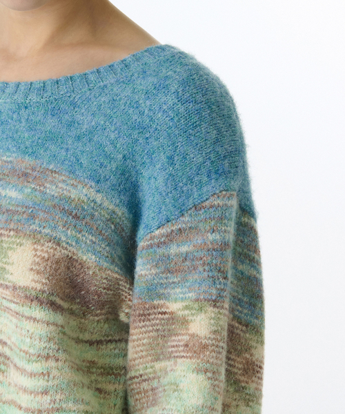 MUSINSA STANDARD WOMAN（ムシンサスタンダードウーマン）の「ウィメンズグラデーションルーズクロップニット[ブルー]（ニット/セーター・レディース・その他・LARGE/SMALL/MEDIUM/X-SMALL）」の4枚目の写真