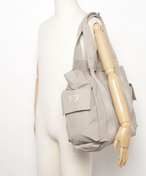 Y-3(ワイスリー)の「Y-3 TOTE BAG(トートバッグ・メンズ・ライトブラウン・ONE SIZE)」の3枚目の写真