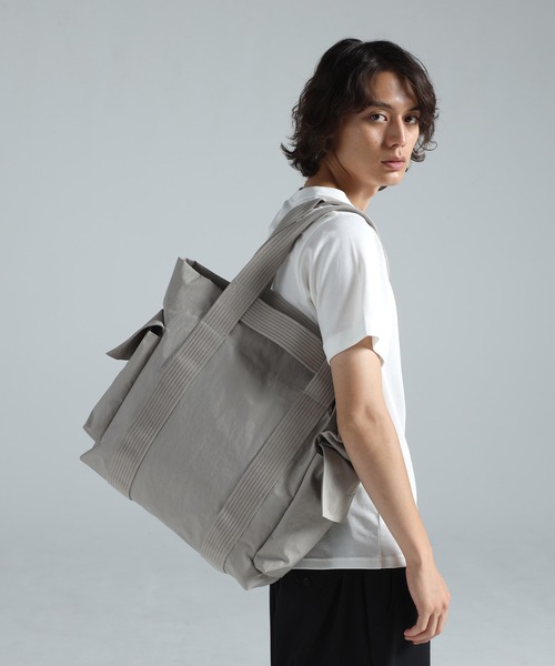 Y-3(ワイスリー)の「Y-3 TOTE BAG(トートバッグ・メンズ・ライトブラウン・ONE SIZE)」の4枚目の写真