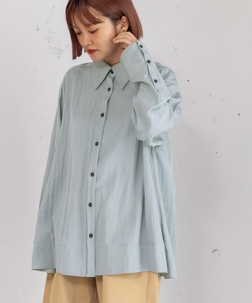 POU DOU DOU（プードゥドゥ）の「オーバーサイズフレアシャツ（シャツ/ブラウス・レディース・ライトブルー/ライトイエロー/ダークグレー・3）」の2枚目の写真