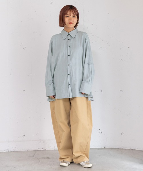 POU DOU DOU（プードゥドゥ）の「オーバーサイズフレアシャツ（シャツ/ブラウス・レディース・ライトブルー/ライトイエロー/ダークグレー・3）」の4枚目の写真