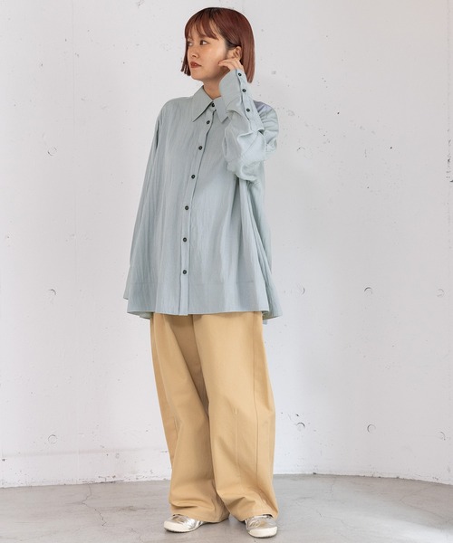 POU DOU DOU（プードゥドゥ）の「オーバーサイズフレアシャツ（シャツ/ブラウス・レディース・ライトブルー/ライトイエロー/ダークグレー・3）」の5枚目の写真