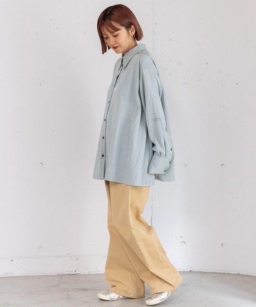 POU DOU DOU（プードゥドゥ）の「オーバーサイズフレアシャツ（シャツ/ブラウス・レディース・ライトブルー/ライトイエロー/ダークグレー・3）」の6枚目の写真