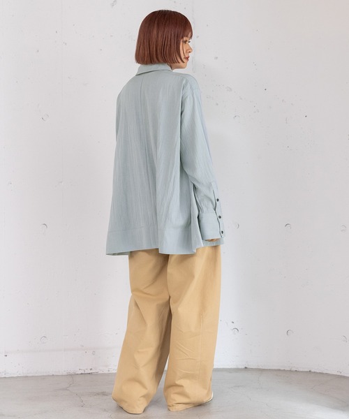 POU DOU DOU（プードゥドゥ）の「オーバーサイズフレアシャツ（シャツ/ブラウス・レディース・ライトブルー/ライトイエロー/ダークグレー・3）」の7枚目の写真