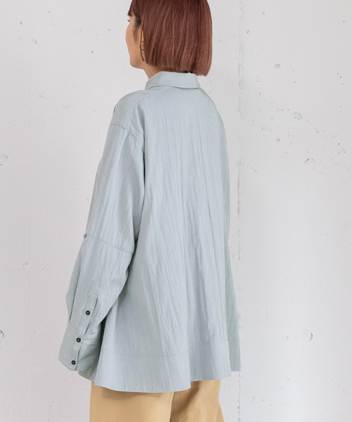 POU DOU DOU（プードゥドゥ）の「オーバーサイズフレアシャツ（シャツ/ブラウス・レディース・ライトブルー/ライトイエロー/ダークグレー・3）」の12枚目の写真