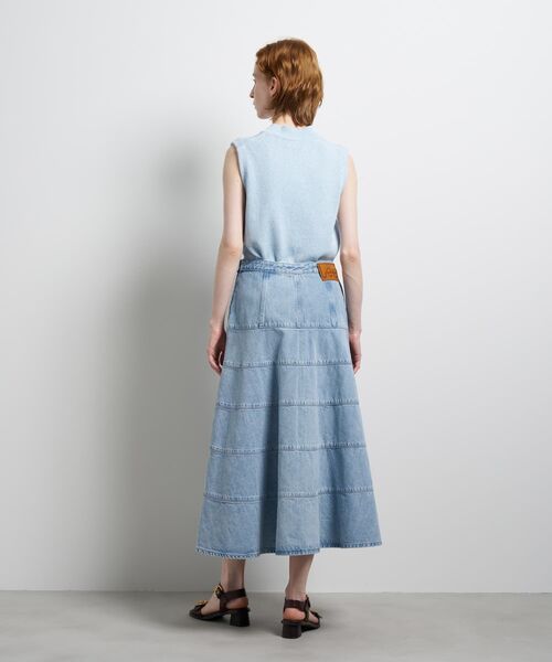 LANVIN en Bleu（ランバンオンブルー）の「Lee×LANVIN en Bleuデニムフレアスカート（スカート・レディース・ブルー系その他/ネイビー・36/38/40）」の5枚目の写真