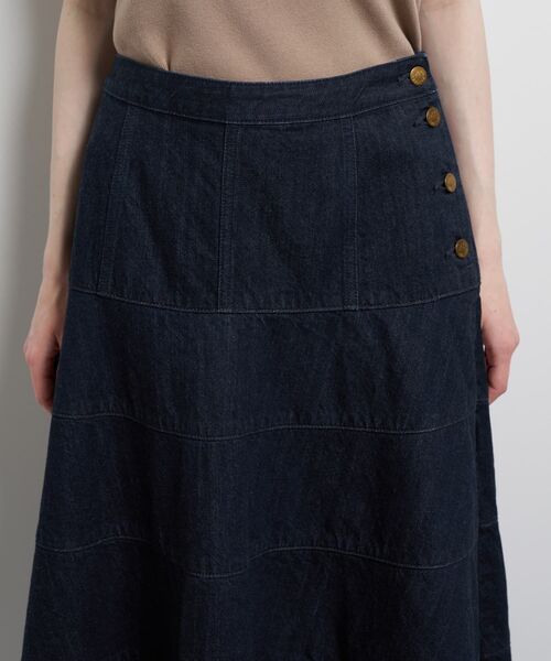 LANVIN en Bleu（ランバンオンブルー）の「Lee×LANVIN en Bleuデニムフレアスカート（スカート・レディース・ブルー系その他/ネイビー・36/38/40）」の18枚目の写真