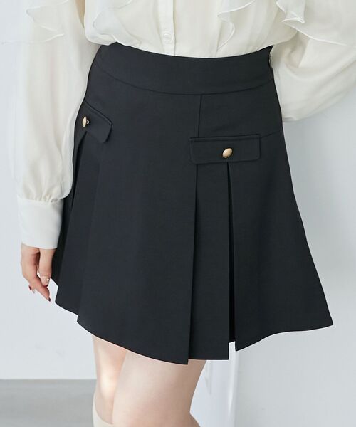 MAJESTIC LEGON（マジェスティックレゴン）の「ゴールドボタンプリーツミニスカパン（スカート・レディース・ブラック/キャメル/グレー・MEDIUM）」の2枚目の写真