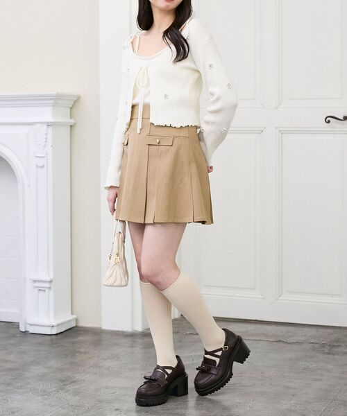 MAJESTIC LEGON（マジェスティックレゴン）の「ゴールドボタンプリーツミニスカパン（スカート・レディース・ブラック/キャメル/グレー・MEDIUM）」の5枚目の写真