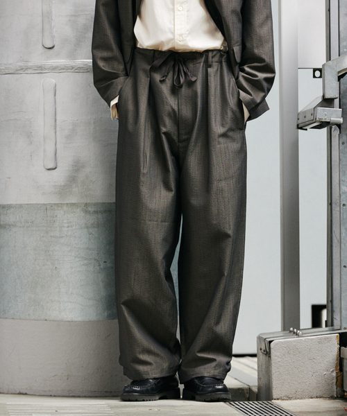 JOURNAL STANDARD(ジャーナルスタンダード)の「SLUB SUCKER / スラブ サッカー オーバー パンツ(スラックス・メンズ・ベージュ系その他/カーキ/ブラック系その他・SMALL/MEDIUM/LARGE)」の5枚目の写真