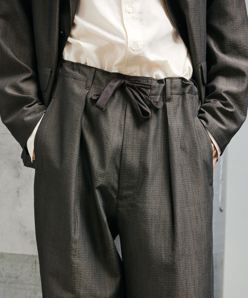 JOURNAL STANDARD(ジャーナルスタンダード)の「SLUB SUCKER / スラブ サッカー オーバー パンツ(スラックス・メンズ・ベージュ系その他/カーキ/ブラック系その他・SMALL/MEDIUM/LARGE)」の8枚目の写真