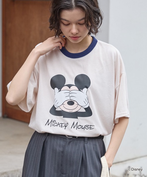 Disney(ディズニー)の「【Disney】別注/ミッキーマウス&ミニーマウス/オールドグラフィックプリント モチーフアソート オーバーサイズ半袖Tシャツ(Tシャツ/カットソー・レディース・アイボリー系2/ホワイト系2/ホワイト系/ネイビー/スミクロ/オフホワイト/アイボリー系・L/M)」の5枚目の写真
