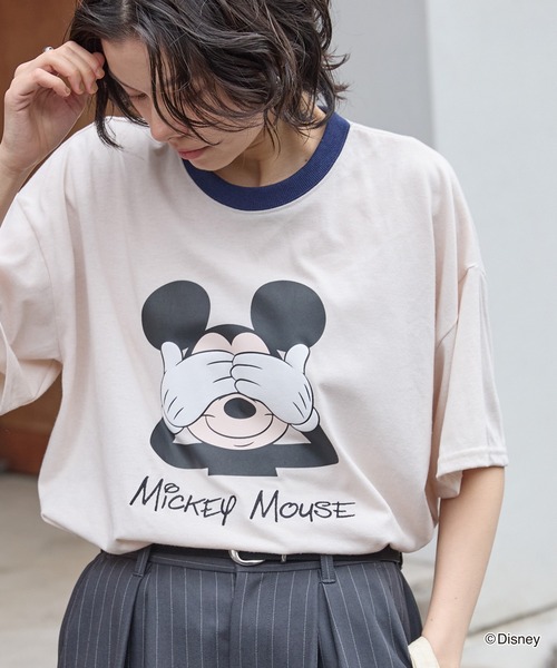 Disney(ディズニー)の「【Disney】別注/ミッキーマウス&ミニーマウス/オールドグラフィックプリント モチーフアソート オーバーサイズ半袖Tシャツ(Tシャツ/カットソー・レディース・アイボリー系2/ホワイト系2/ホワイト系/ネイビー/スミクロ/オフホワイト/アイボリー系・L/M)」の10枚目の写真