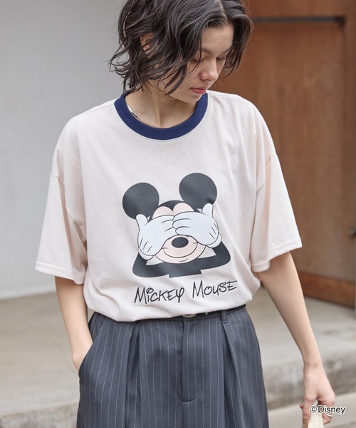 Disney(ディズニー)の「【Disney】別注/ミッキーマウス&ミニーマウス/オールドグラフィックプリント モチーフアソート オーバーサイズ半袖Tシャツ(Tシャツ/カットソー・レディース・アイボリー系2/ホワイト系2/ホワイト系/ネイビー/スミクロ/オフホワイト/アイボリー系・L/M)」の11枚目の写真