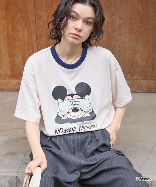 Disney(ディズニー)の「【Disney】別注/ミッキーマウス&ミニーマウス/オールドグラフィックプリント モチーフアソート オーバーサイズ半袖Tシャツ(Tシャツ/カットソー・レディース・アイボリー系2/ホワイト系2/ホワイト系/ネイビー/スミクロ/オフホワイト/アイボリー系・L/M)」の16枚目の写真