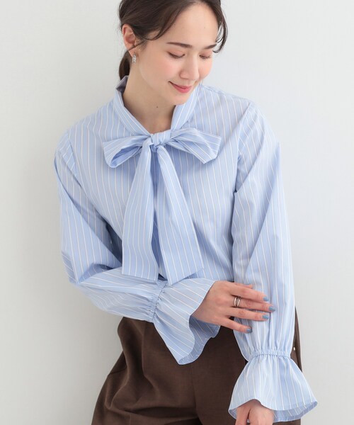SHOO・LA・RUE(シューラルー)の「【洗濯後シワになりにくい/UV/S-LL】大人っぽく着られる キャンディースリーブ リボンブラウス(シャツ/ブラウス・レディース・ブルー系7/ライトブルー/オフホワイト・04/03/02/01)」の3枚目の写真