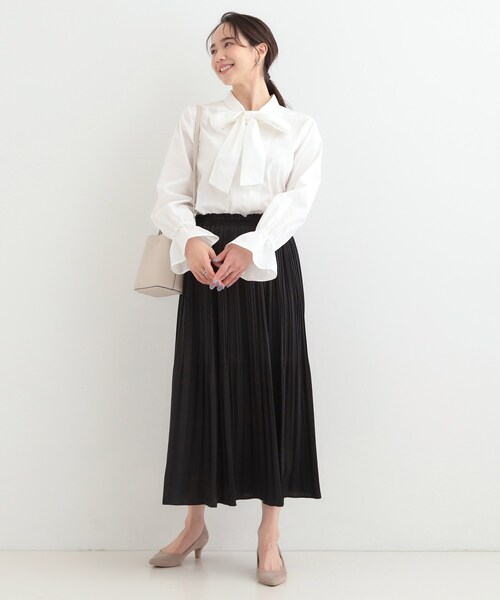 SHOO・LA・RUE(シューラルー)の「【洗濯後シワになりにくい/UV/S-LL】大人っぽく着られる キャンディースリーブ リボンブラウス(シャツ/ブラウス・レディース・ブルー系7/ライトブルー/オフホワイト・04/03/02/01)」の10枚目の写真