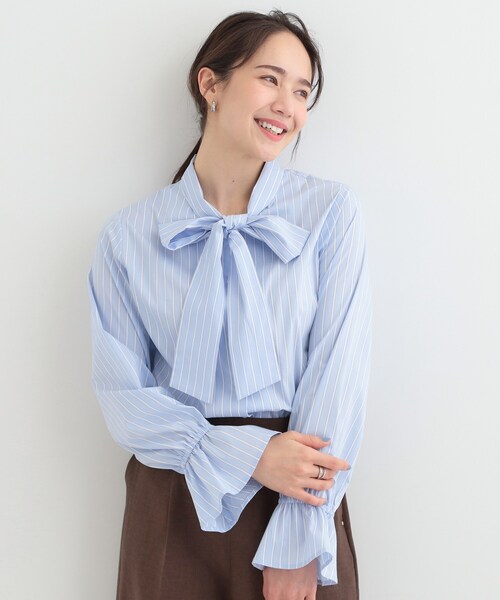 SHOO・LA・RUE(シューラルー)の「【洗濯後シワになりにくい/UV/S-LL】大人っぽく着られる キャンディースリーブ リボンブラウス(シャツ/ブラウス・レディース・ブルー系7/ライトブルー/オフホワイト・04/03/02/01)」の12枚目の写真